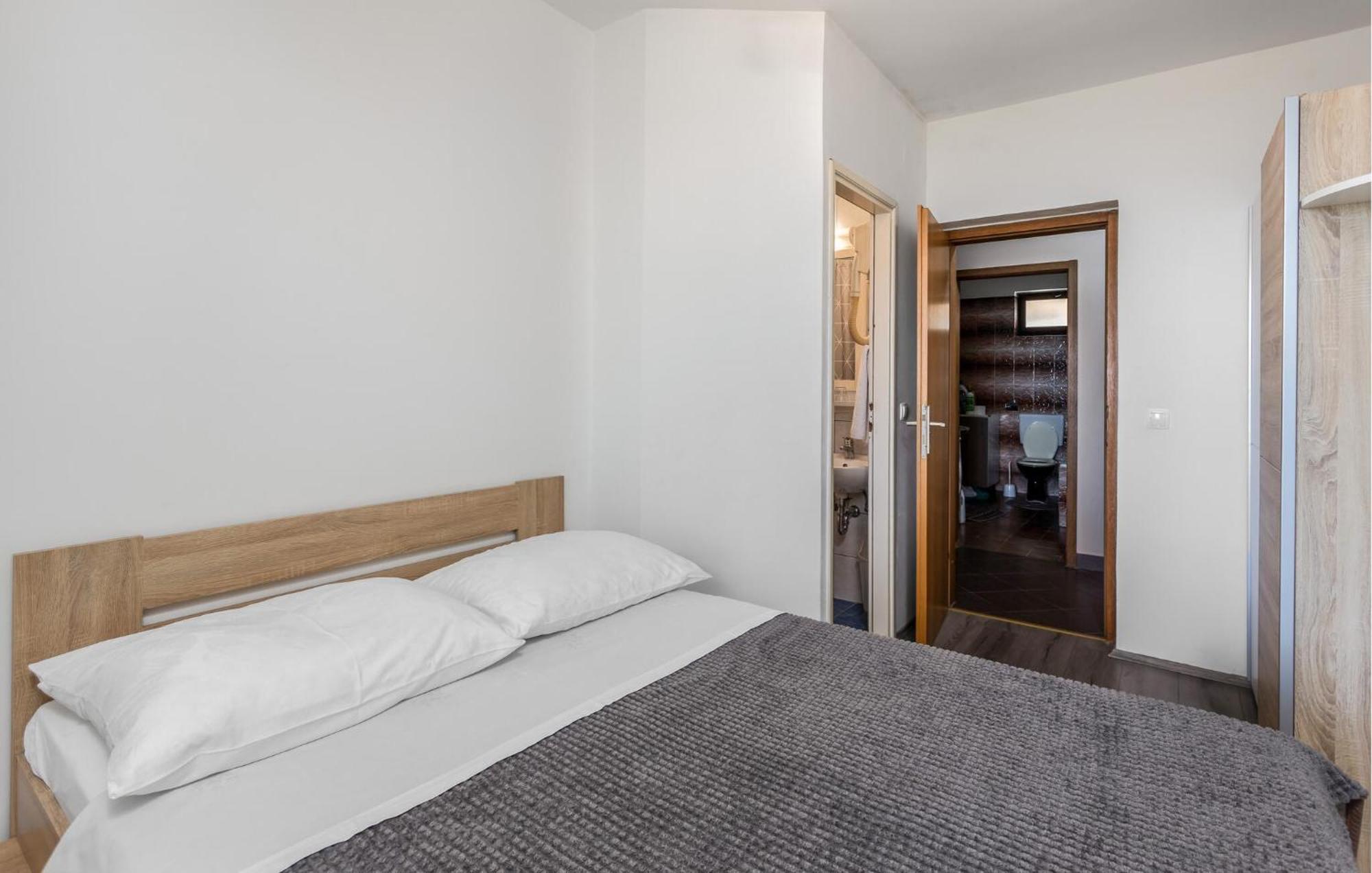Lovely Apartment In Brsec With House Sea View Extérieur photo
