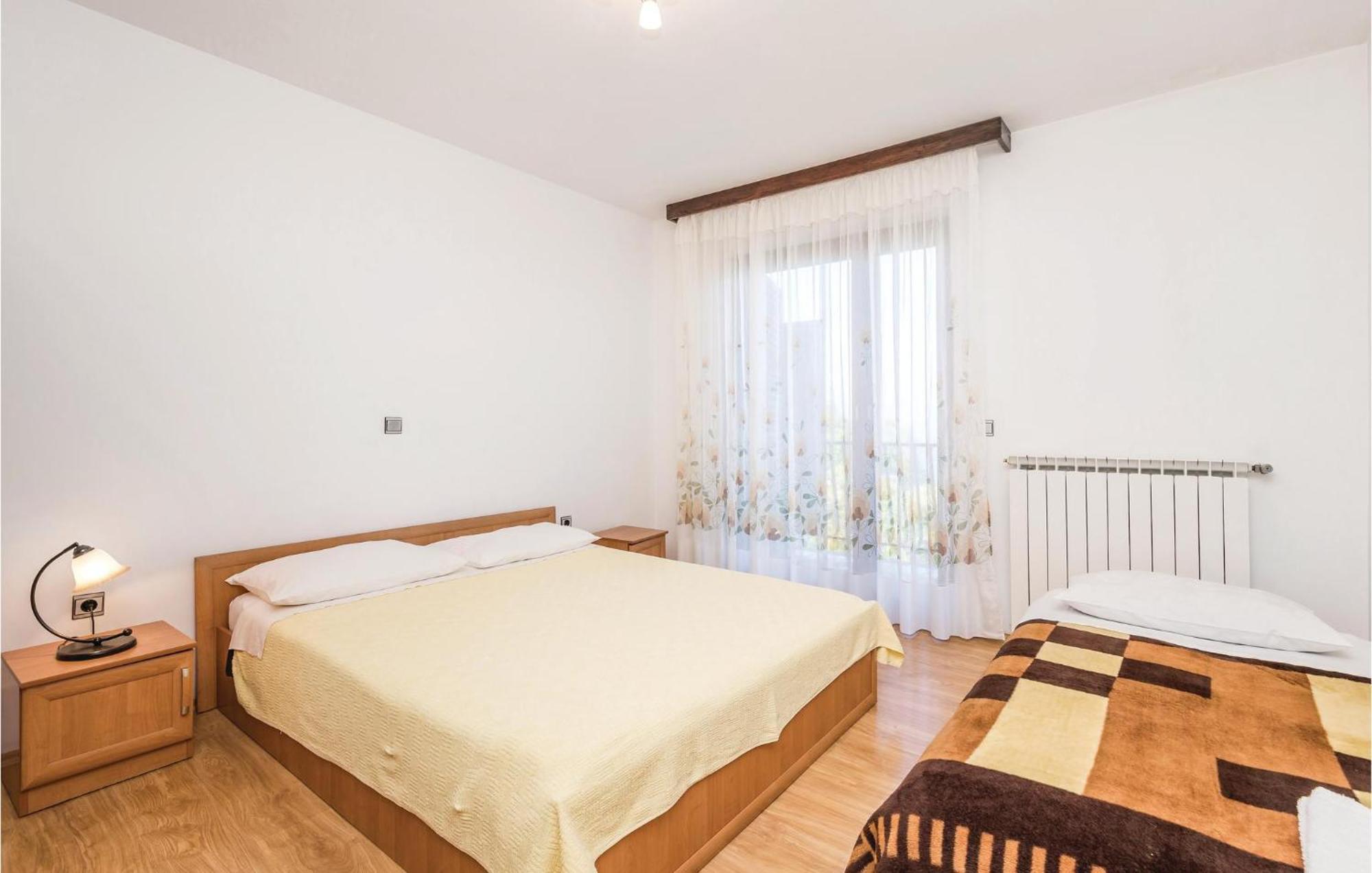 Lovely Apartment In Brsec With House Sea View Extérieur photo